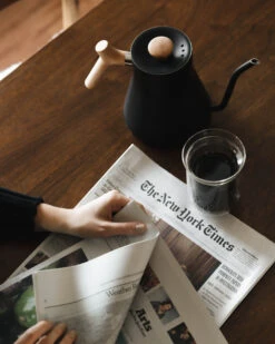 Fellow Stagg EKG 0.9L Kettle - Black And Maple 10 Fellow Stagg EKG 0.9L Kettle - Black And Maple -Coffee Series Store 3T0B7313