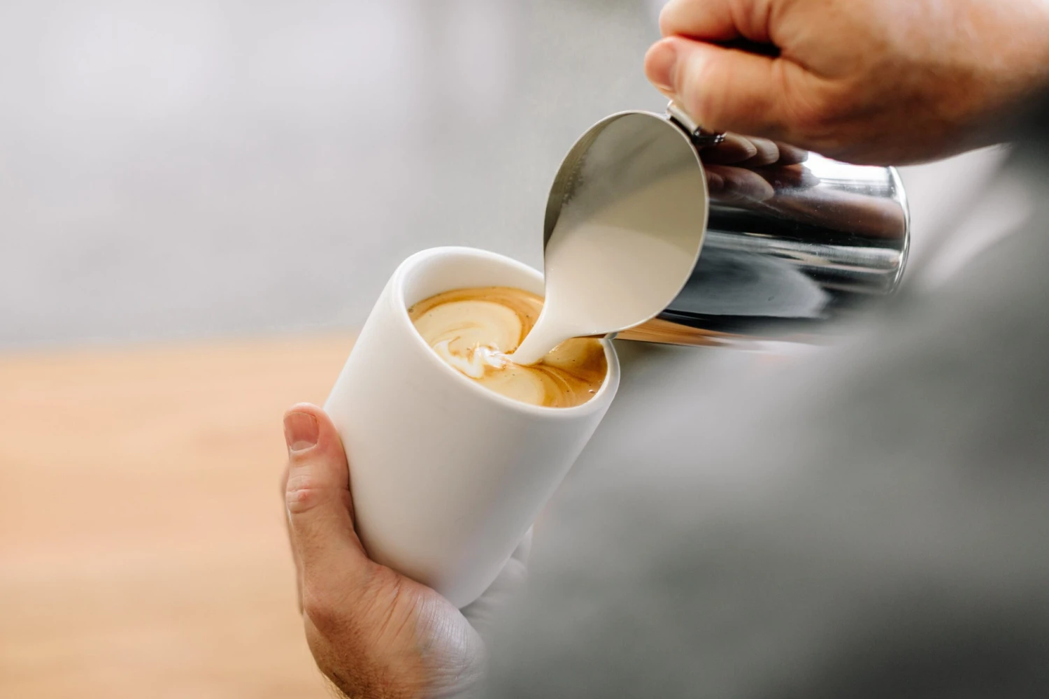 Fellow Eddy Steaming Pitcher 18oz - Graphite 5 Fellow Eddy Steaming Pitcher 18oz - Graphite - Image 3