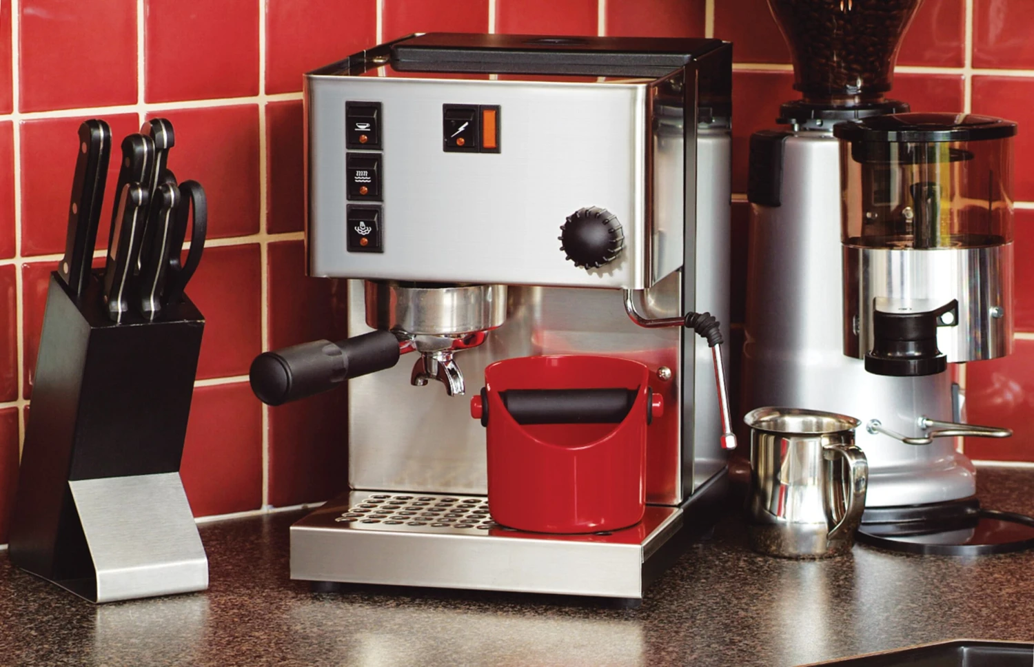 Dreamfarm Grindenstein Knock Box - Red 5 Dreamfarm Grindenstein Knock Box - Red - Image 3